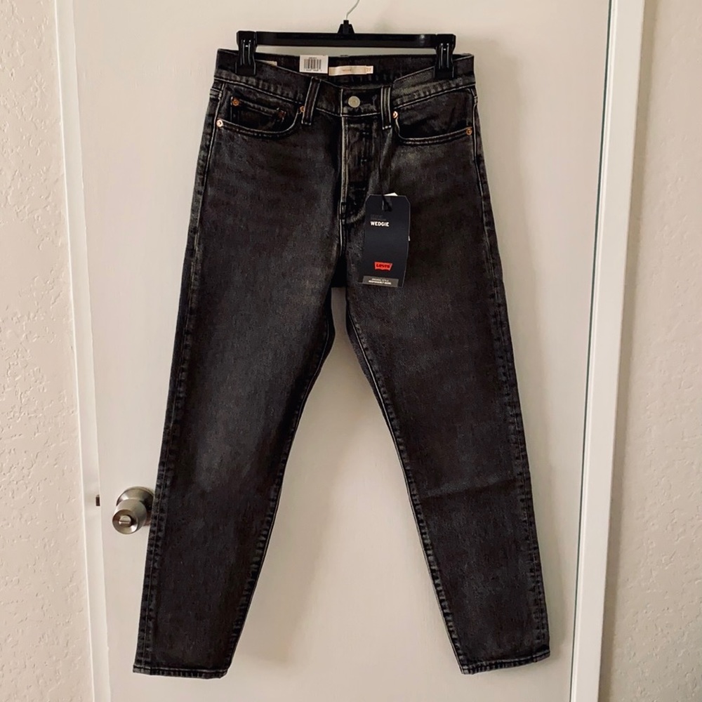 NWT Levi’s High Rise Wedgie Jeans - Picture 4 of 9